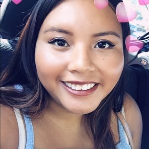 Meet your Posher, Alejandra